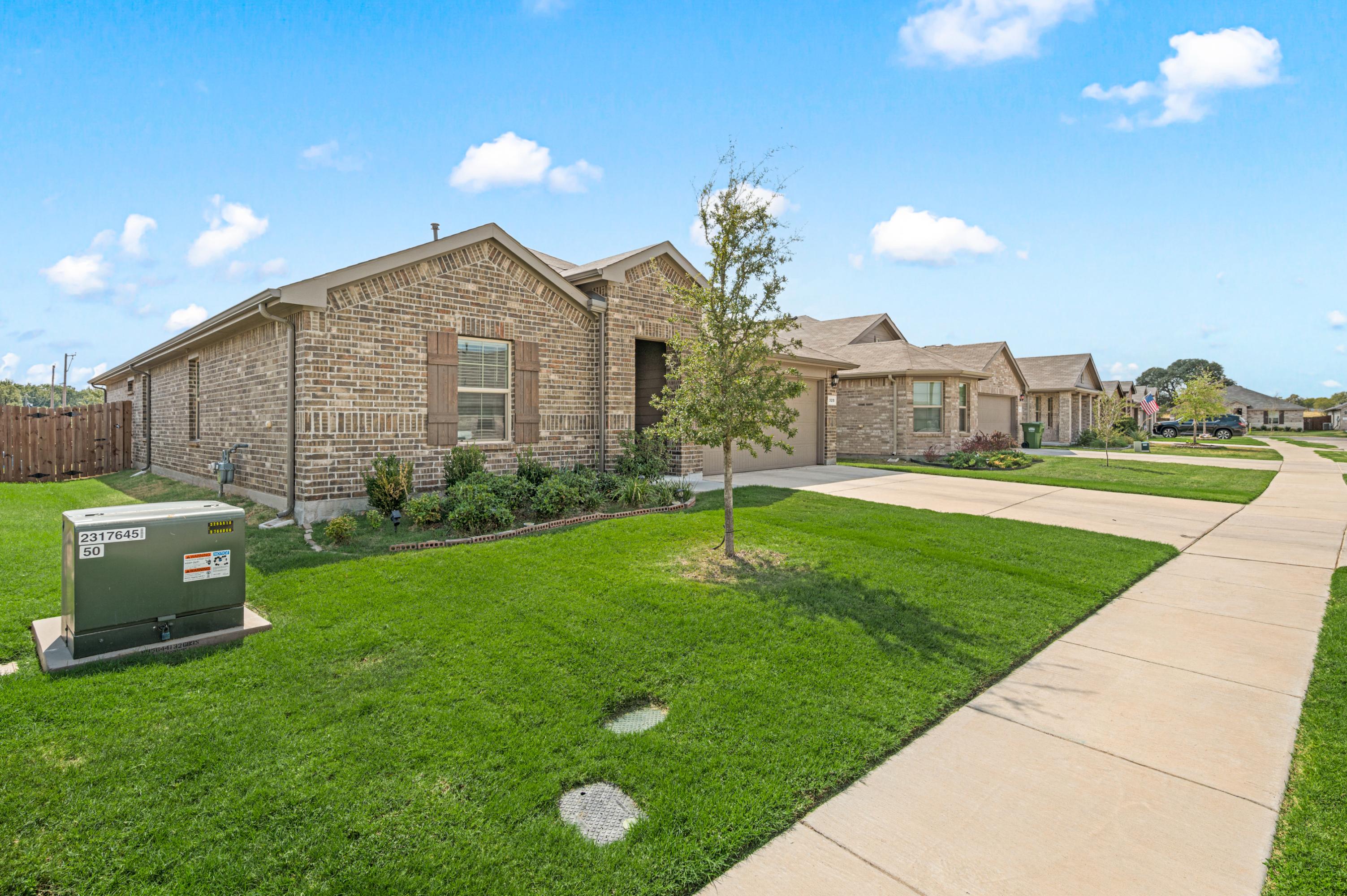  320 Sculptors Crossing, Springtown, TX, 76082 - 物件實景