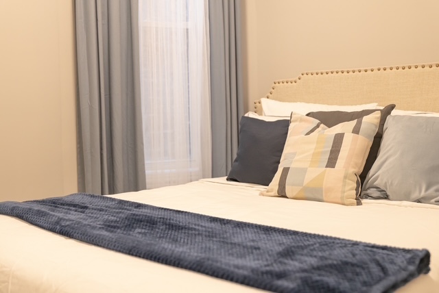 Chicago, Illinois, 60637, United States, 7 Bedrooms Bedrooms, ,Residential,For Sale,1699303