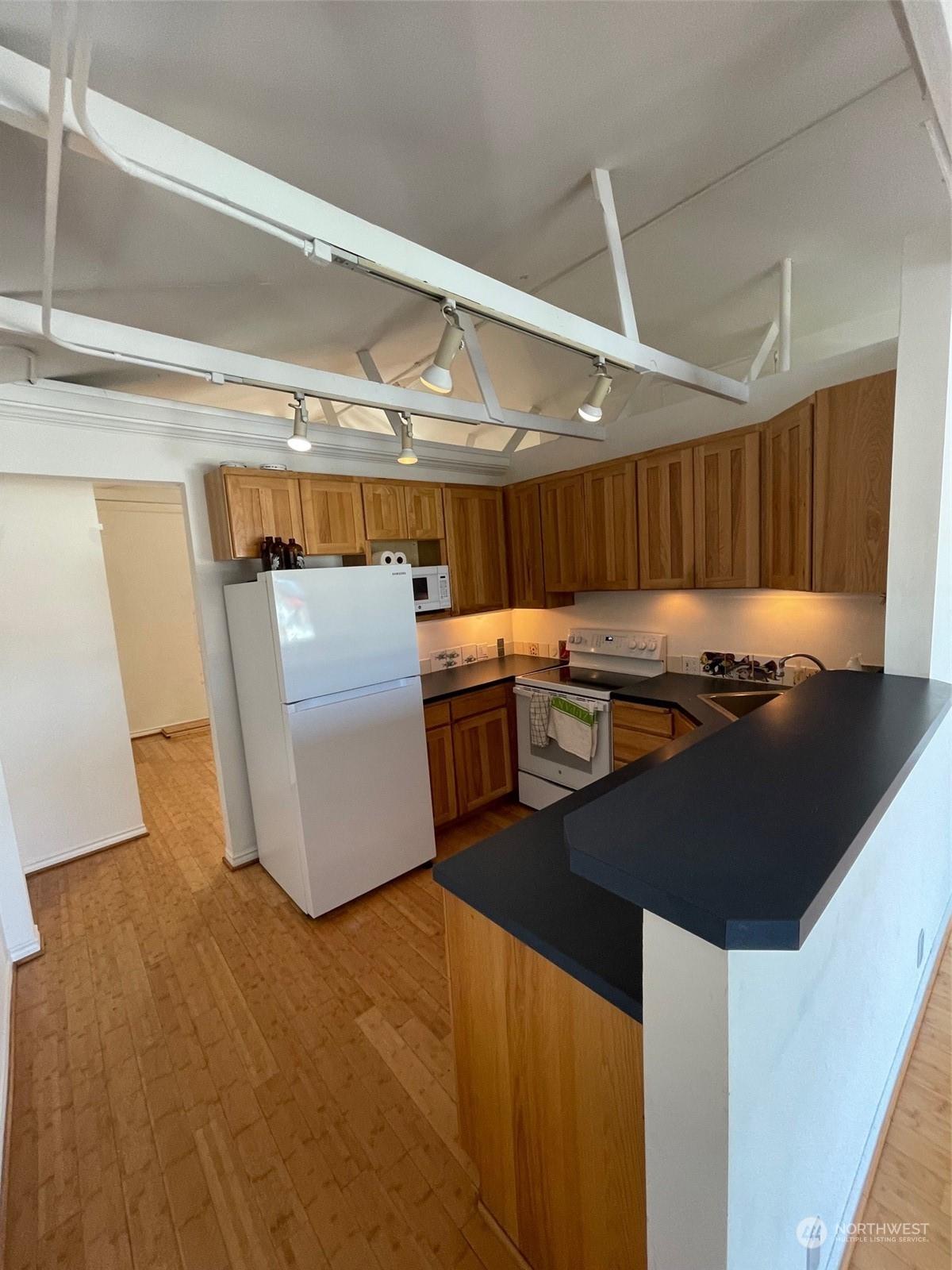 2420 WESTLAKE AVENUE N 5, SEATTLE, Washington, 98109, United States, 1 Bedroom Bedrooms, ,1 BathroomBathrooms,Residential,For Sale,2420 WESTLAKE AVENUE N 5,1619171