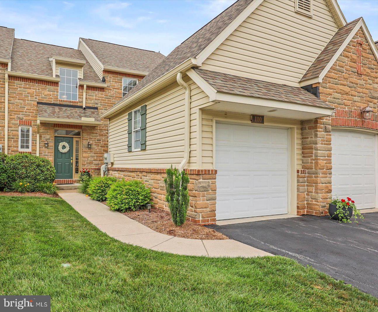 York, Pennsylvania, 17403, United States, 3 Bedrooms Bedrooms, ,3 BathroomsBathrooms,Residential,For Sale,1940325