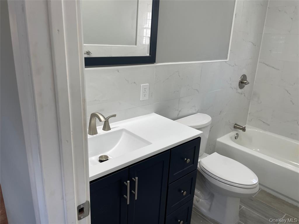 Ozone Park, New York, 11420, United States, 6 Bedrooms Bedrooms, ,3 BathroomsBathrooms,Residential,For Sale,1990391