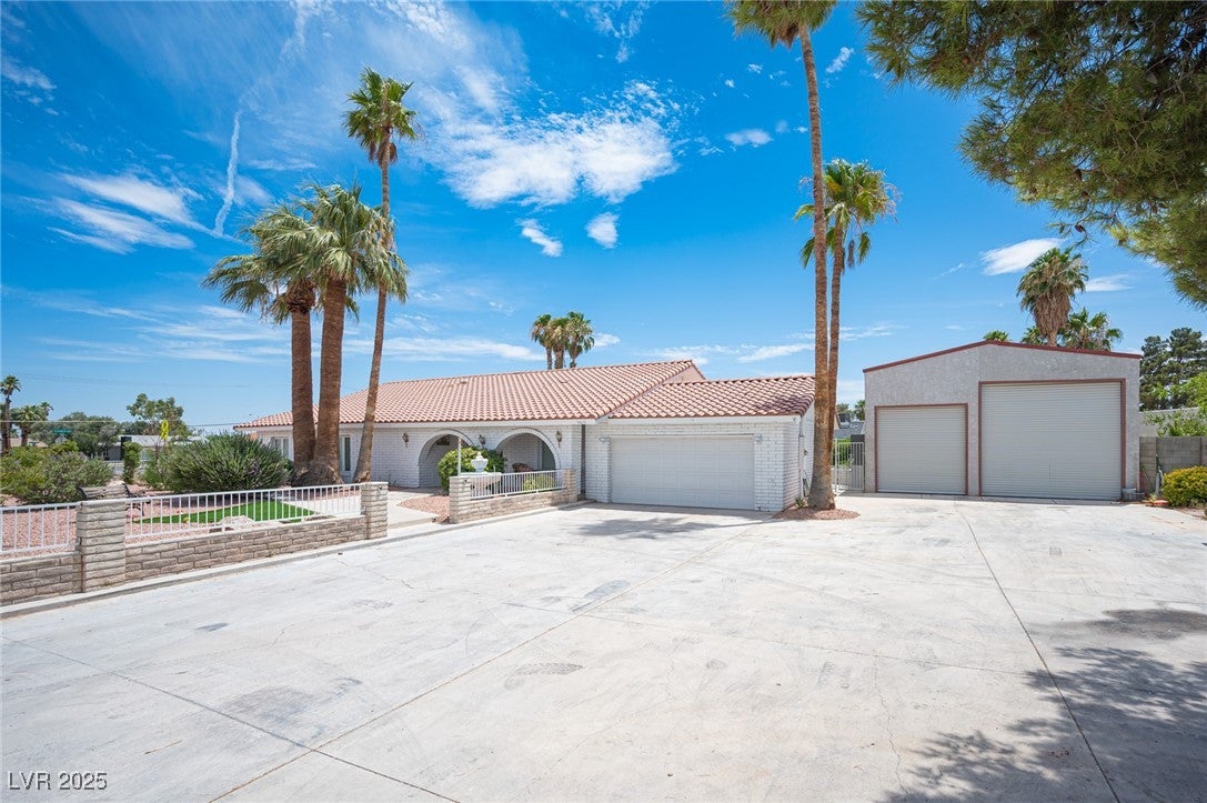 Las Vegas, Nevada, 89146, United States, 5 Bedrooms Bedrooms, ,1 BathroomBathrooms,Residential,For Sale,1881777