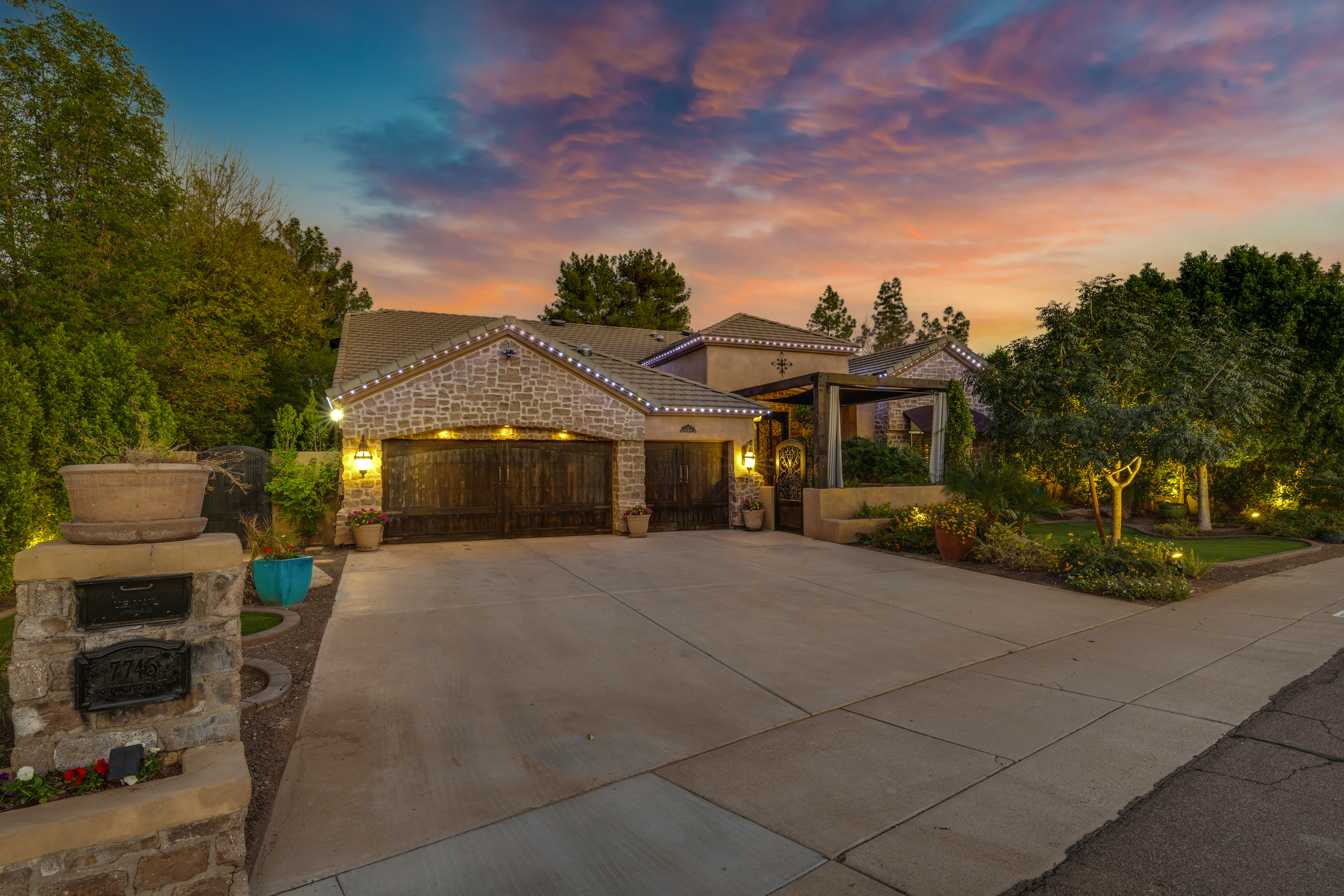 Tempe, Arizona, 85284, United States, 5 Bedrooms Bedrooms, ,3 BathroomsBathrooms,Residential,For Sale,1989924