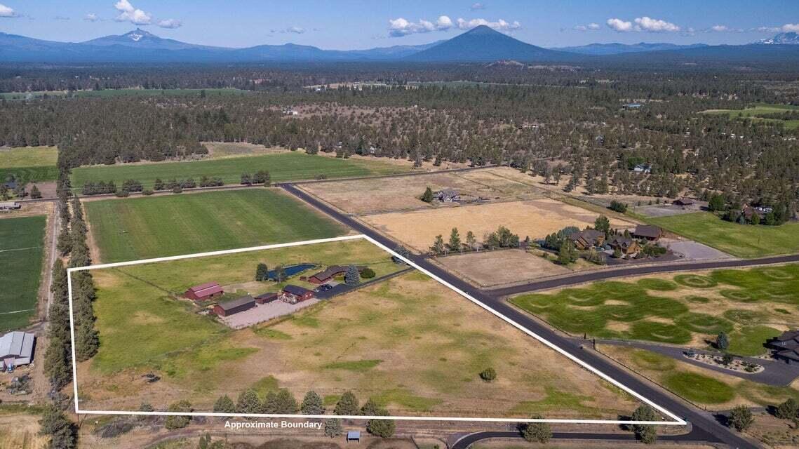 Sisters, Oregon, 97759, United States, 3 Bedrooms Bedrooms, ,3 BathroomsBathrooms,Residential,For Sale,1917351