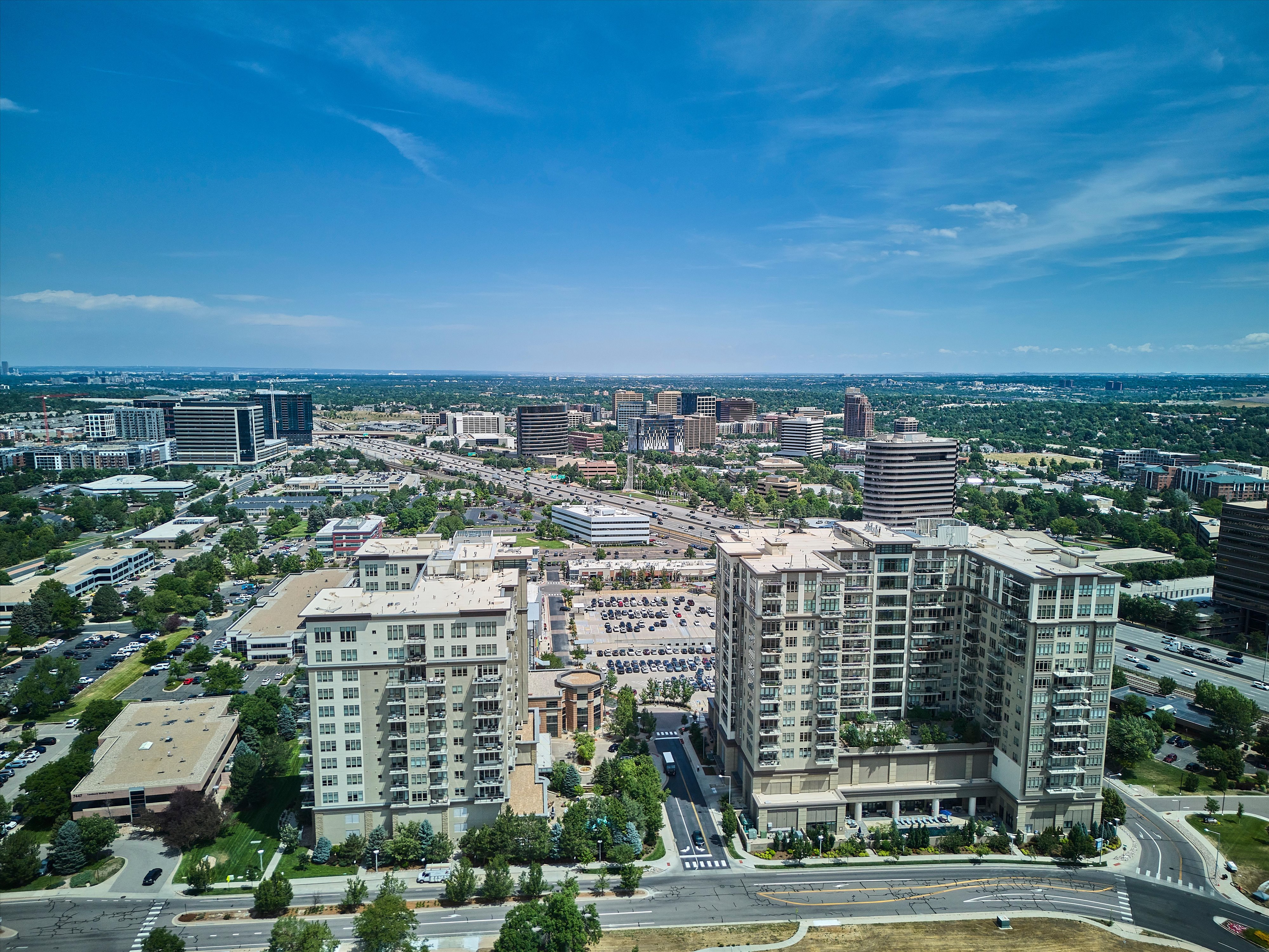  Fantastic 2 Bed/2 Bath End Unit Offering Panoramic Views - 物件實景