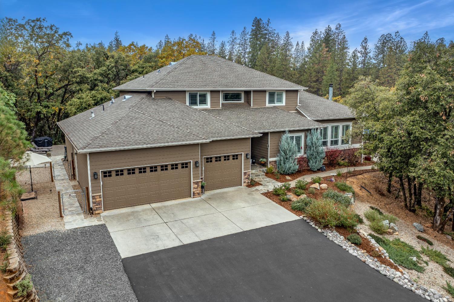 Colfax, California, 95713, United States, 5 Bedrooms Bedrooms, ,3 BathroomsBathrooms,Residential,For Sale,2002832