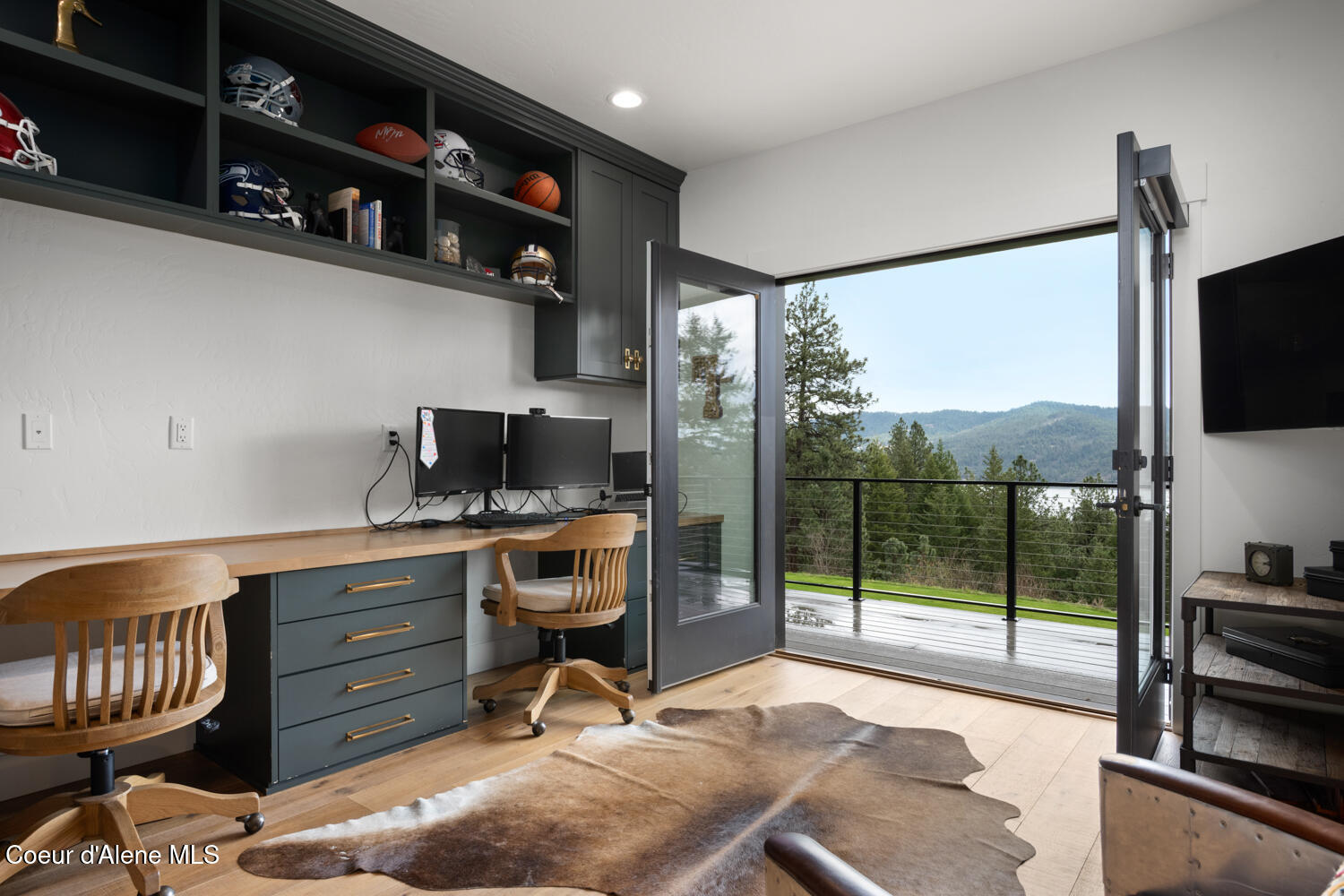 Coeur d'Alene, Idaho, 83814, United States, 4 Bedrooms Bedrooms, ,4 BathroomsBathrooms,Residential,For Sale,2044765
