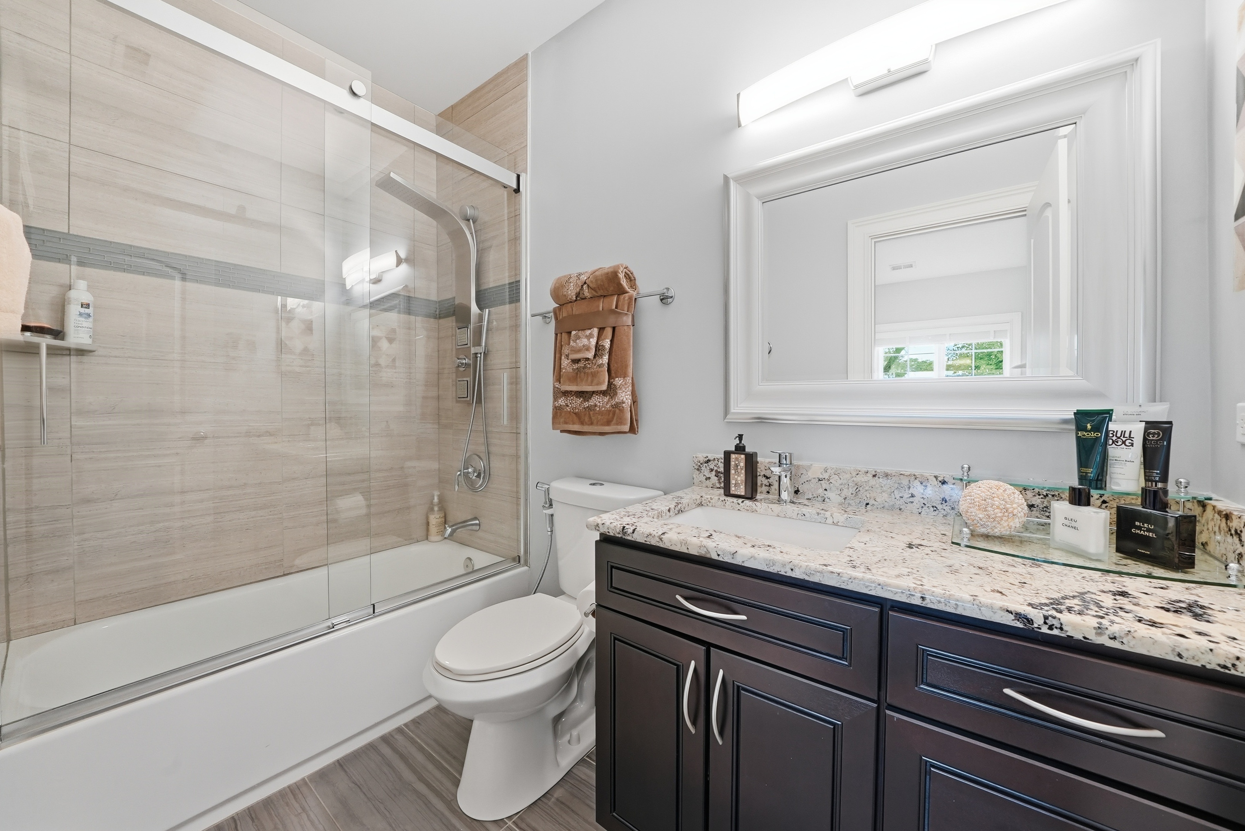  Perfectly Positioned in the Prestigious Golfview Hills Community of Hinsdale - 物件實景
