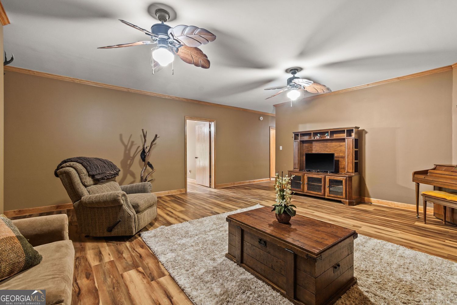 Cumming, Georgia, 30028, United States, 4 Bedrooms Bedrooms, ,5 BathroomsBathrooms,Residential,For Sale,1859105