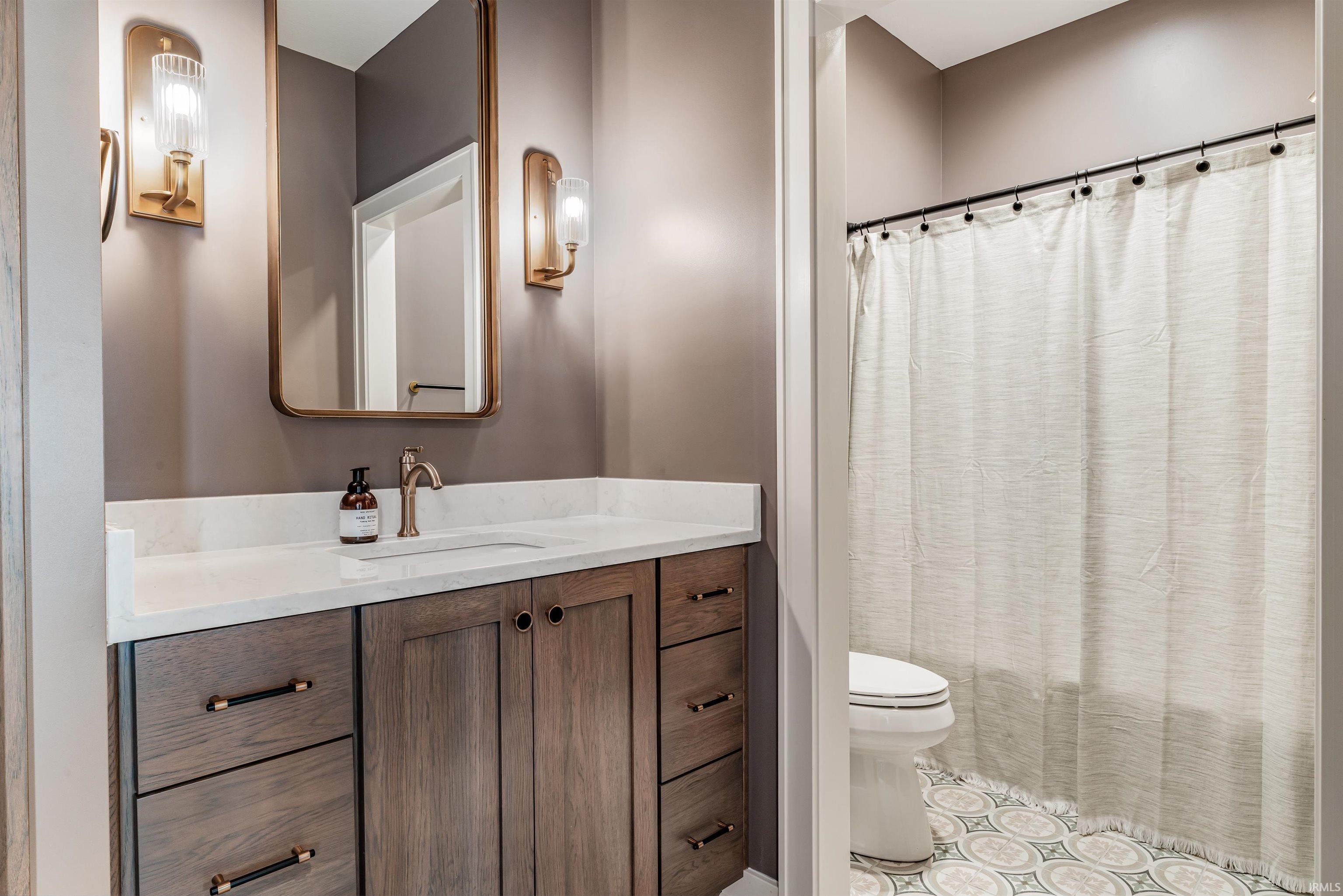 Leo, Indiana, 46765, United States, 3 Bedrooms Bedrooms, ,3 BathroomsBathrooms,Residential,For Sale,2002841