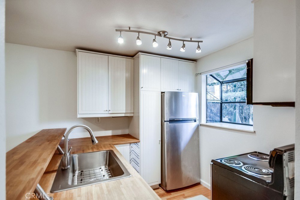 San Diego, California, 92104, United States, 2 Bedrooms Bedrooms, ,1 BathroomBathrooms,Residential,For Sale,1970818