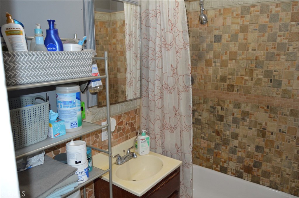 Pacoima, California, 91331, United States, 3 Bedrooms Bedrooms, ,2 BathroomsBathrooms,Residential,For Sale,1935822
