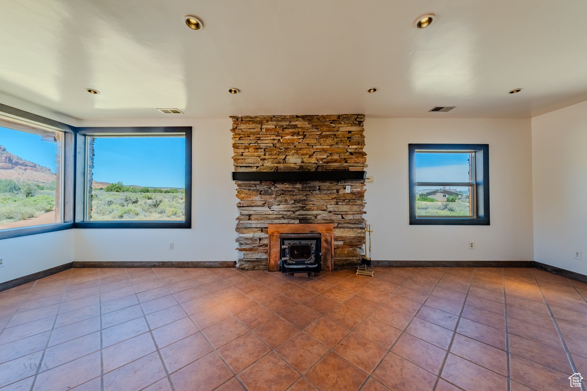 Kanab, Utah, 84741, United States, 4 Bedrooms Bedrooms, ,3 BathroomsBathrooms,Residential,For Sale,1908658