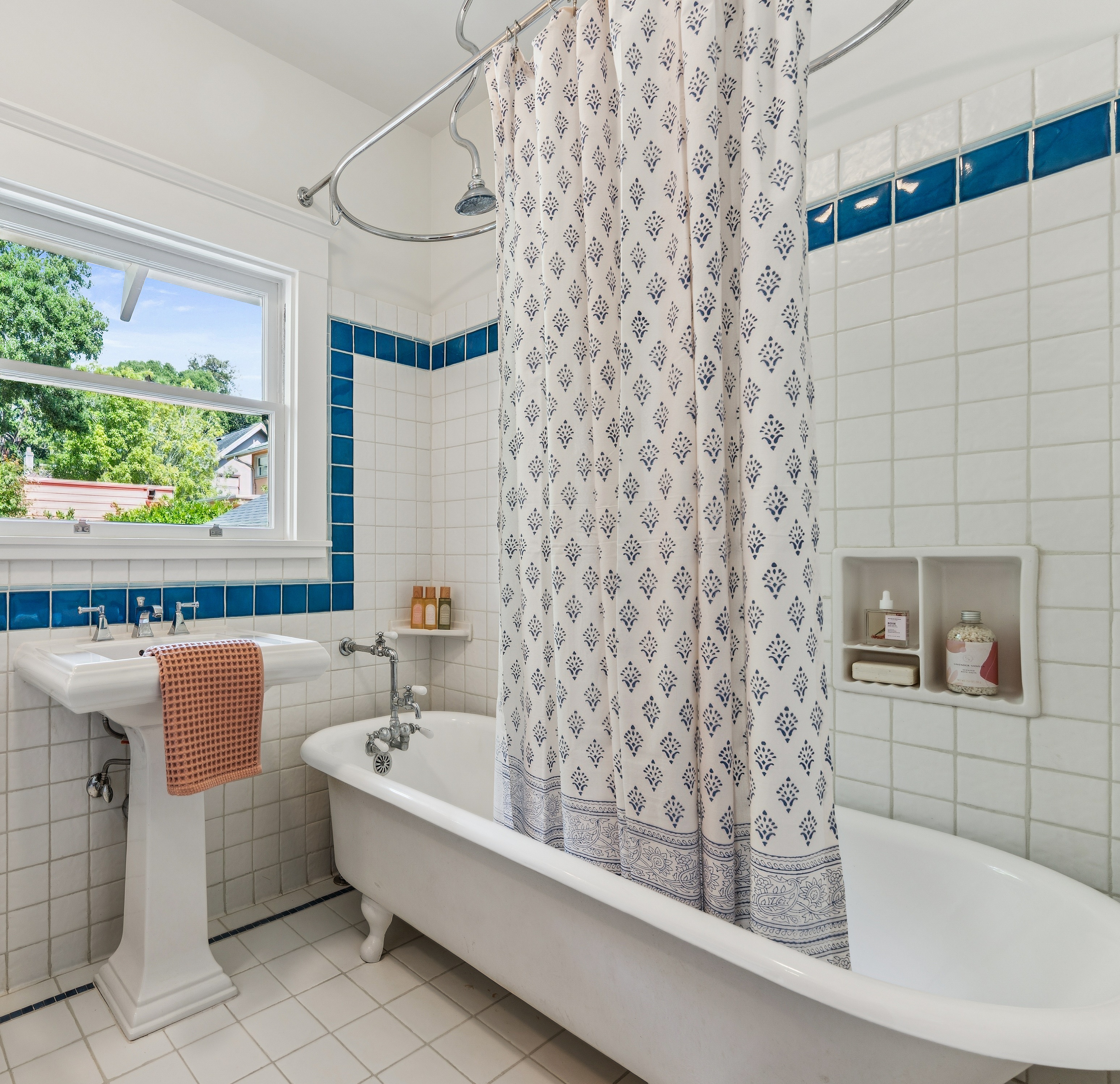  A True Rockridge Classic — Rich in Detail, Ready for Its Next Chapter - 物件實景
