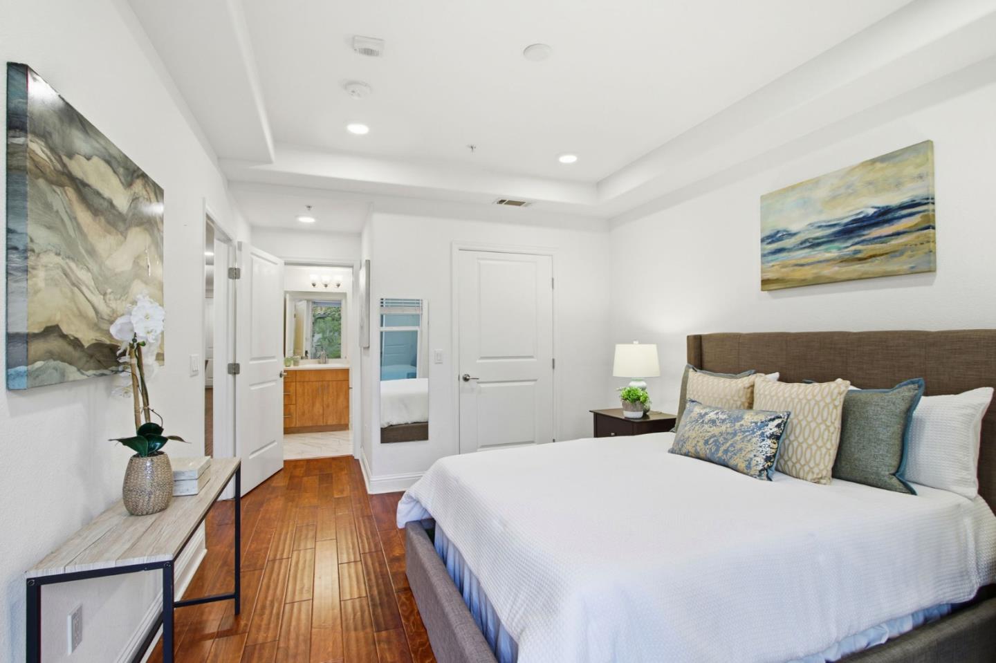 Santa Clara, California, 95051, United States, 2 Bedrooms Bedrooms, ,2 BathroomsBathrooms,Residential,For Sale,1989237