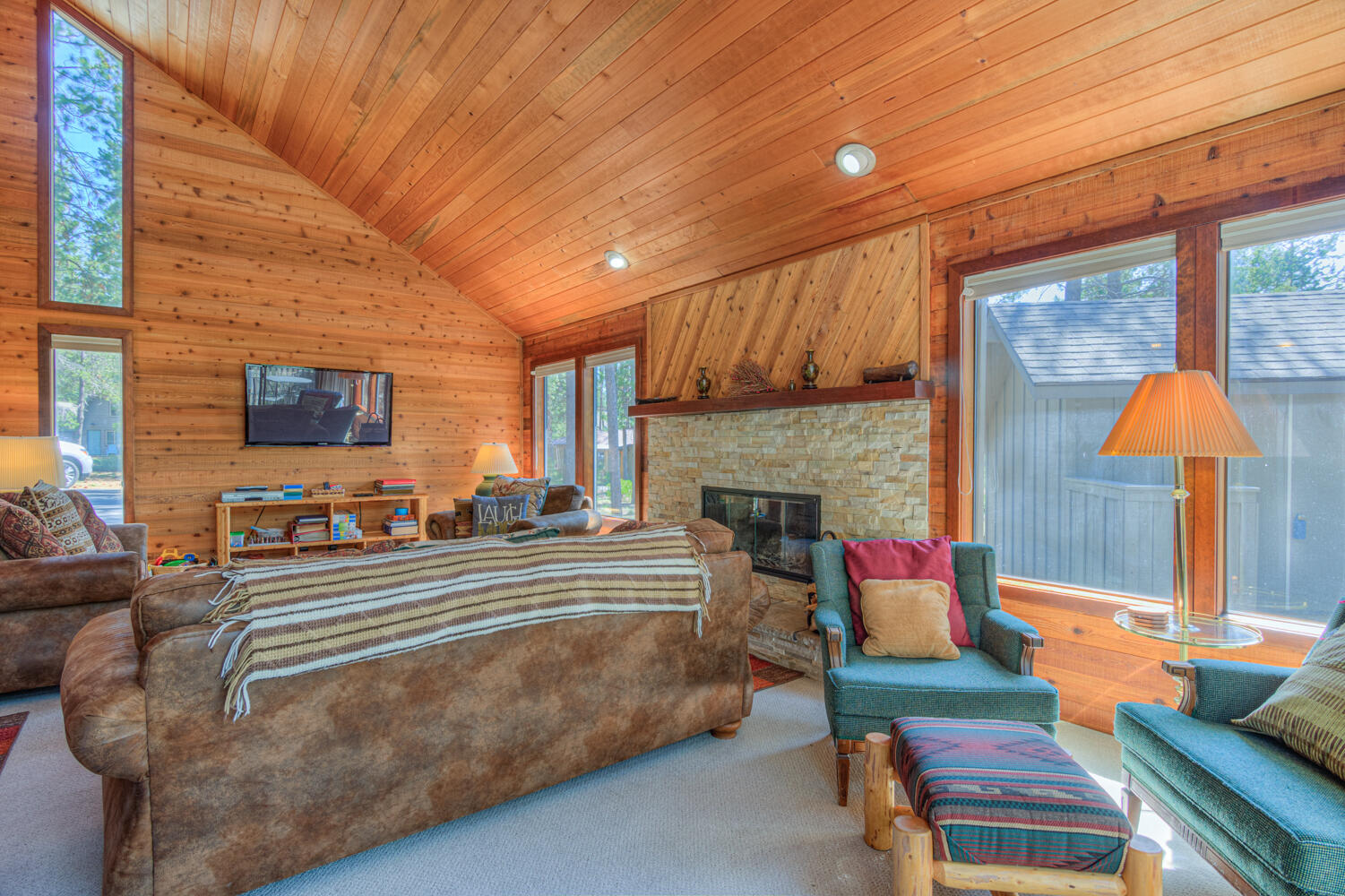 Sunriver, Oregon, 97707, United States, 3 Bedrooms Bedrooms, ,2 BathroomsBathrooms,Residential,For Sale,1878628