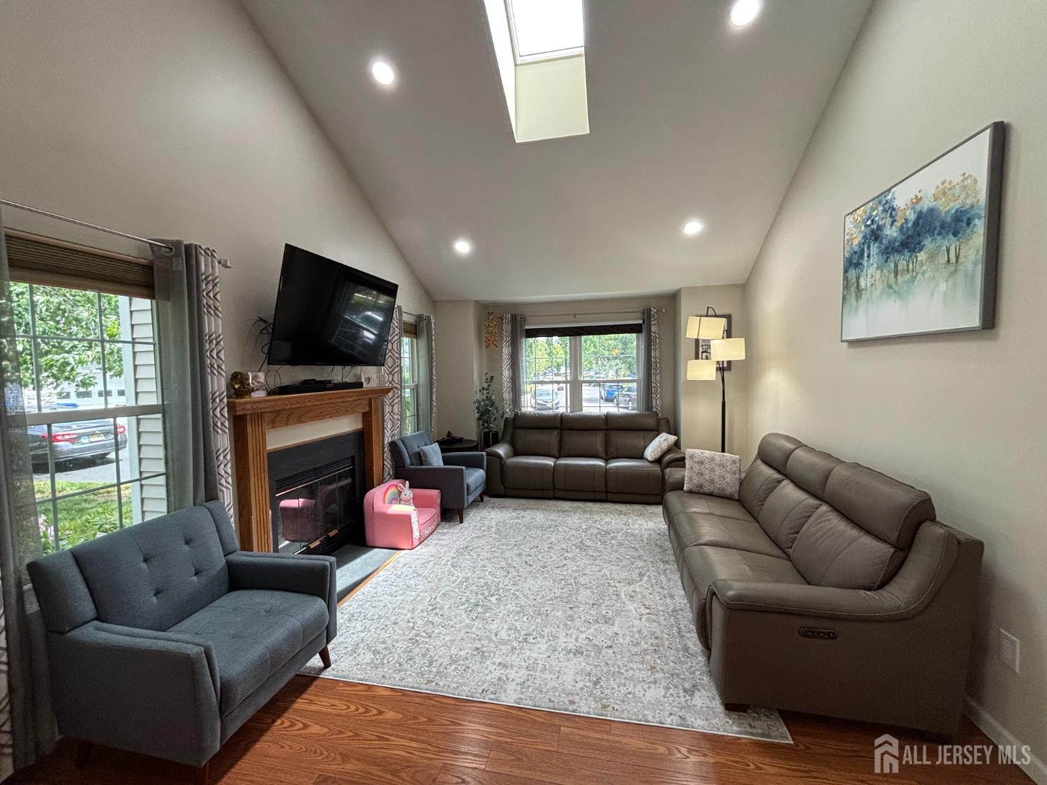 North Brunswick, New Jersey, 08902, United States, 3 Bedrooms Bedrooms, ,3 BathroomsBathrooms,Residential,For Sale,2048487