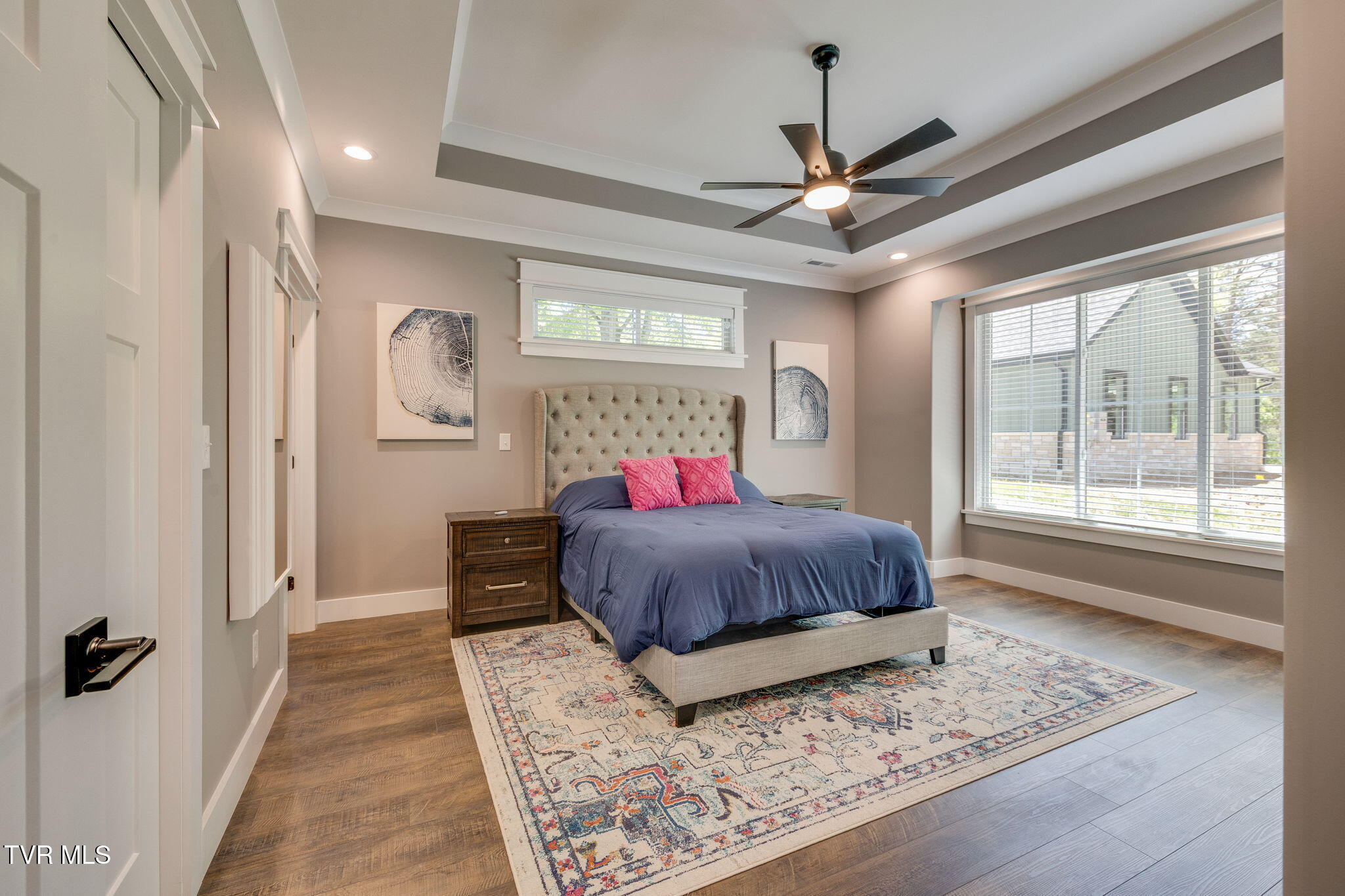 Dandridge, Tennessee, 37725, United States, 3 Bedrooms Bedrooms, ,4 BathroomsBathrooms,Residential,For Sale,2040308