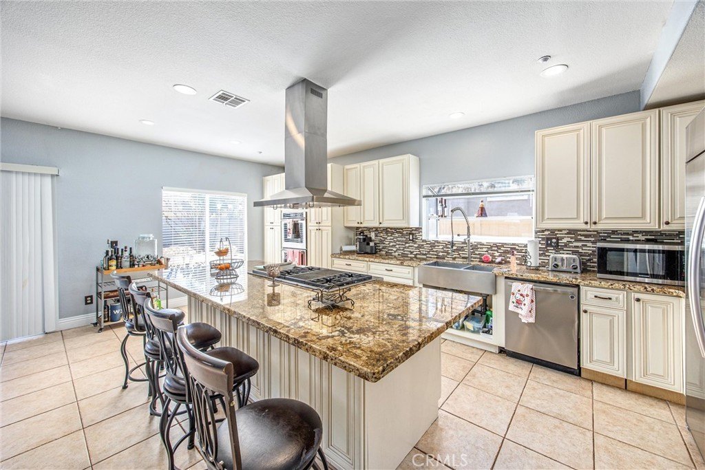 Highland, California, 92346, United States, 5 Bedrooms Bedrooms, ,5 BathroomsBathrooms,Residential,For Sale,1989882