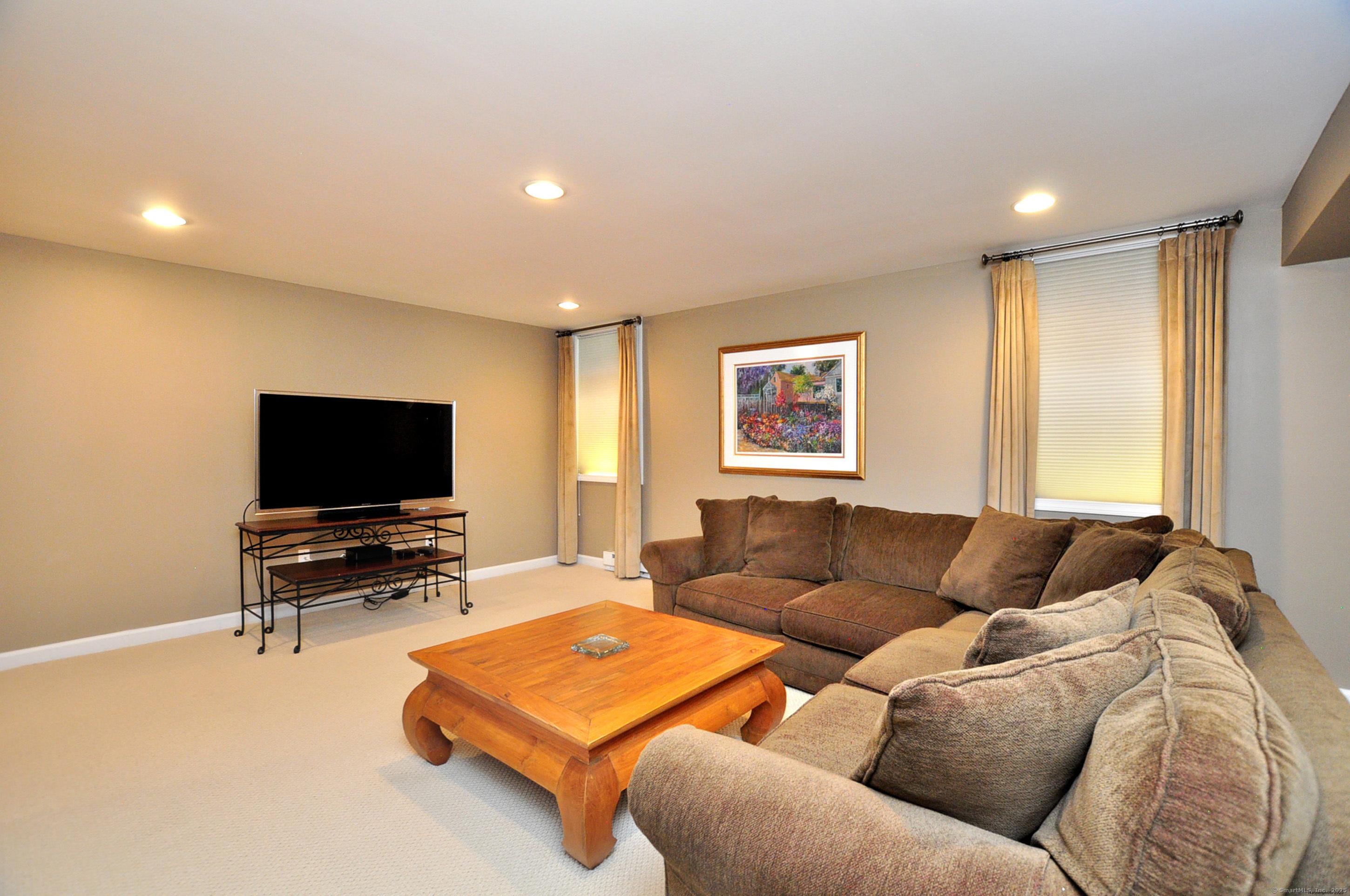Avon, Connecticut, 06001, United States, 2 Bedrooms Bedrooms, ,4 BathroomsBathrooms,Residential,For Sale,1910555
