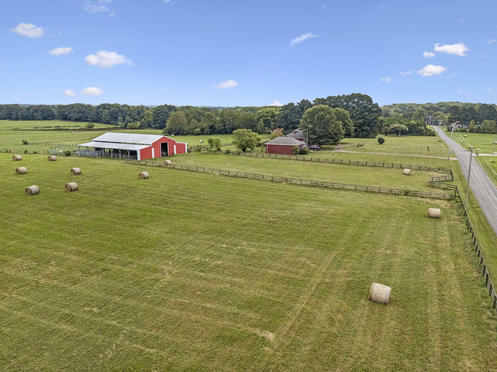 Lawrenceburg, Tennessee, 38464, United States, 5 Bedrooms Bedrooms, ,4 BathroomsBathrooms,Residential,For Sale,1967906