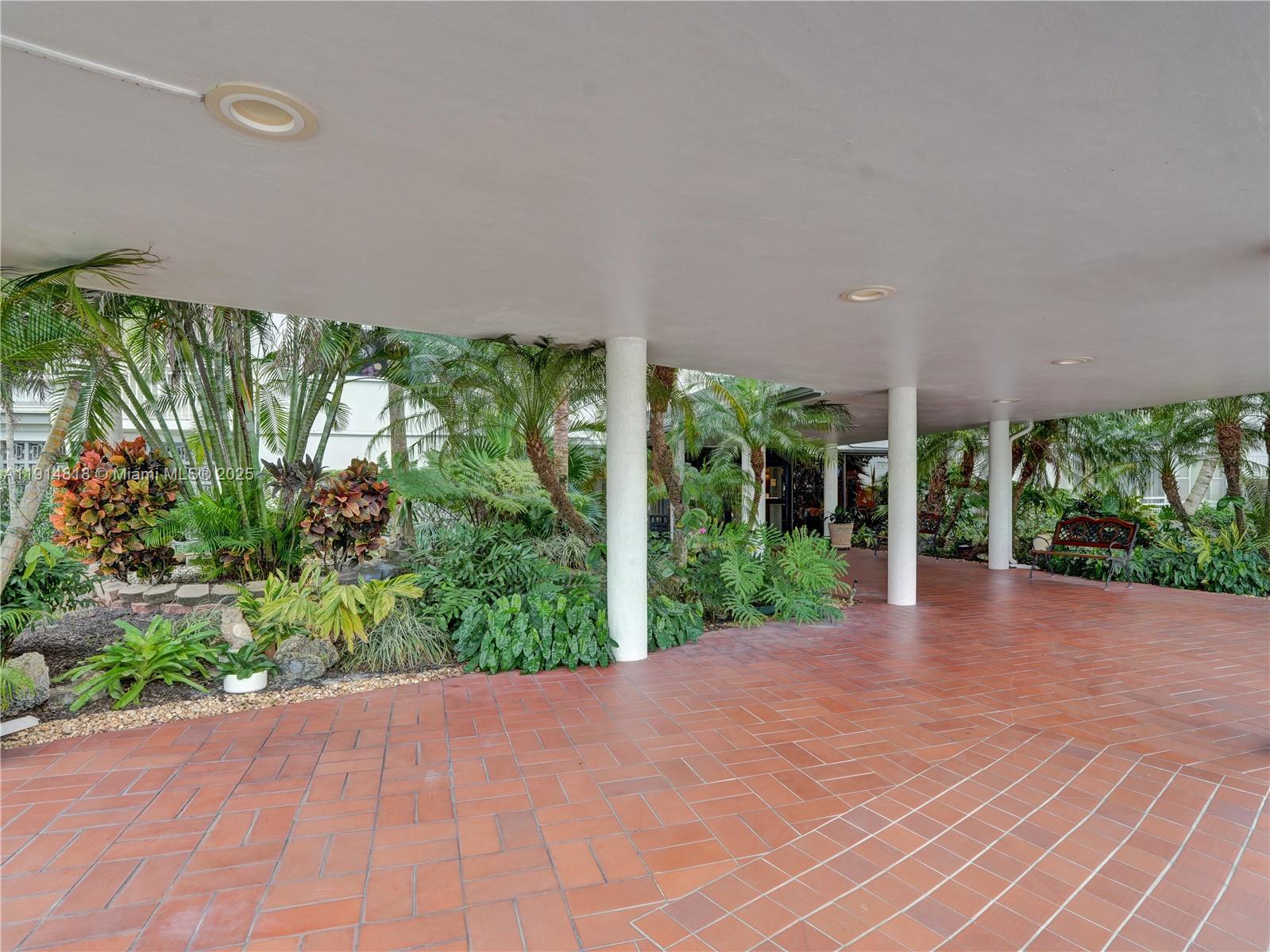 Hollywood, Florida, 33021, United States, 2 Bedrooms Bedrooms, ,3 BathroomsBathrooms,Residential,For Sale,1997464