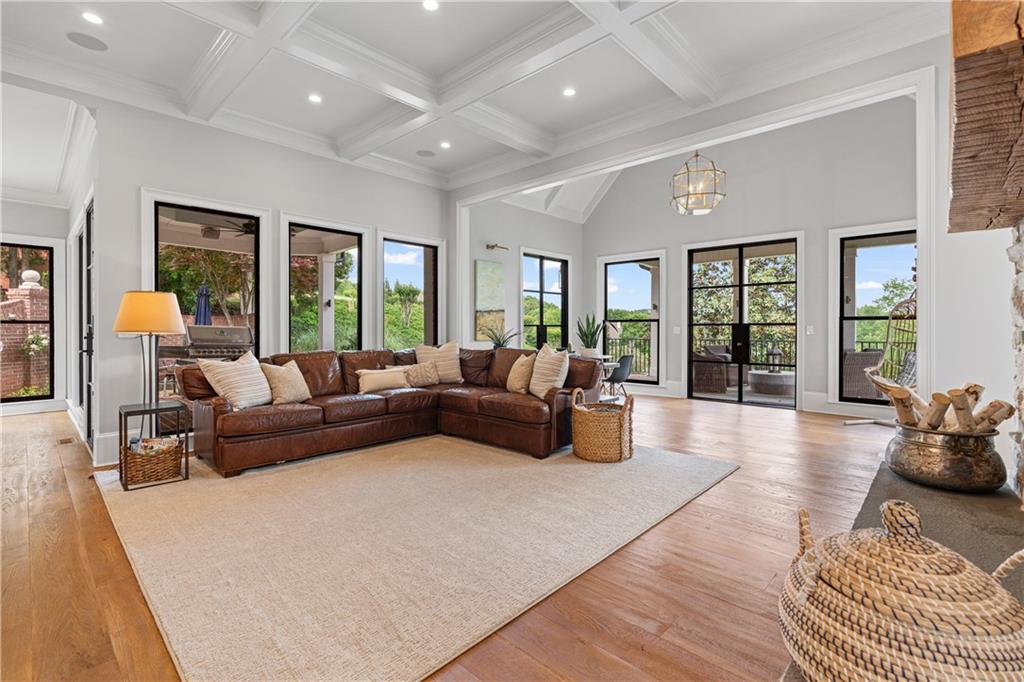 Suwanee, Georgia, 30024, United States, 5 Bedrooms Bedrooms, ,6 BathroomsBathrooms,Residential,For Sale,1822969