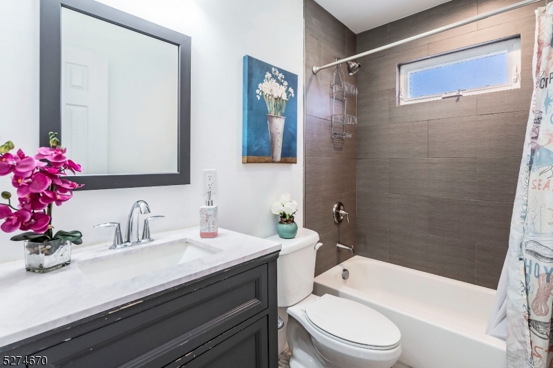 Rahway City, New Jersey, 07065, United States, 4 Bedrooms Bedrooms, ,2 BathroomsBathrooms,Residential,For Sale,1892652