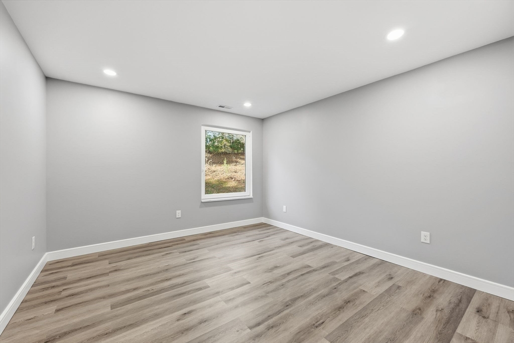 Holyoke, Massachusetts, 01040, United States, 3 Bedrooms Bedrooms, ,3 BathroomsBathrooms,Residential,For Sale,2003415