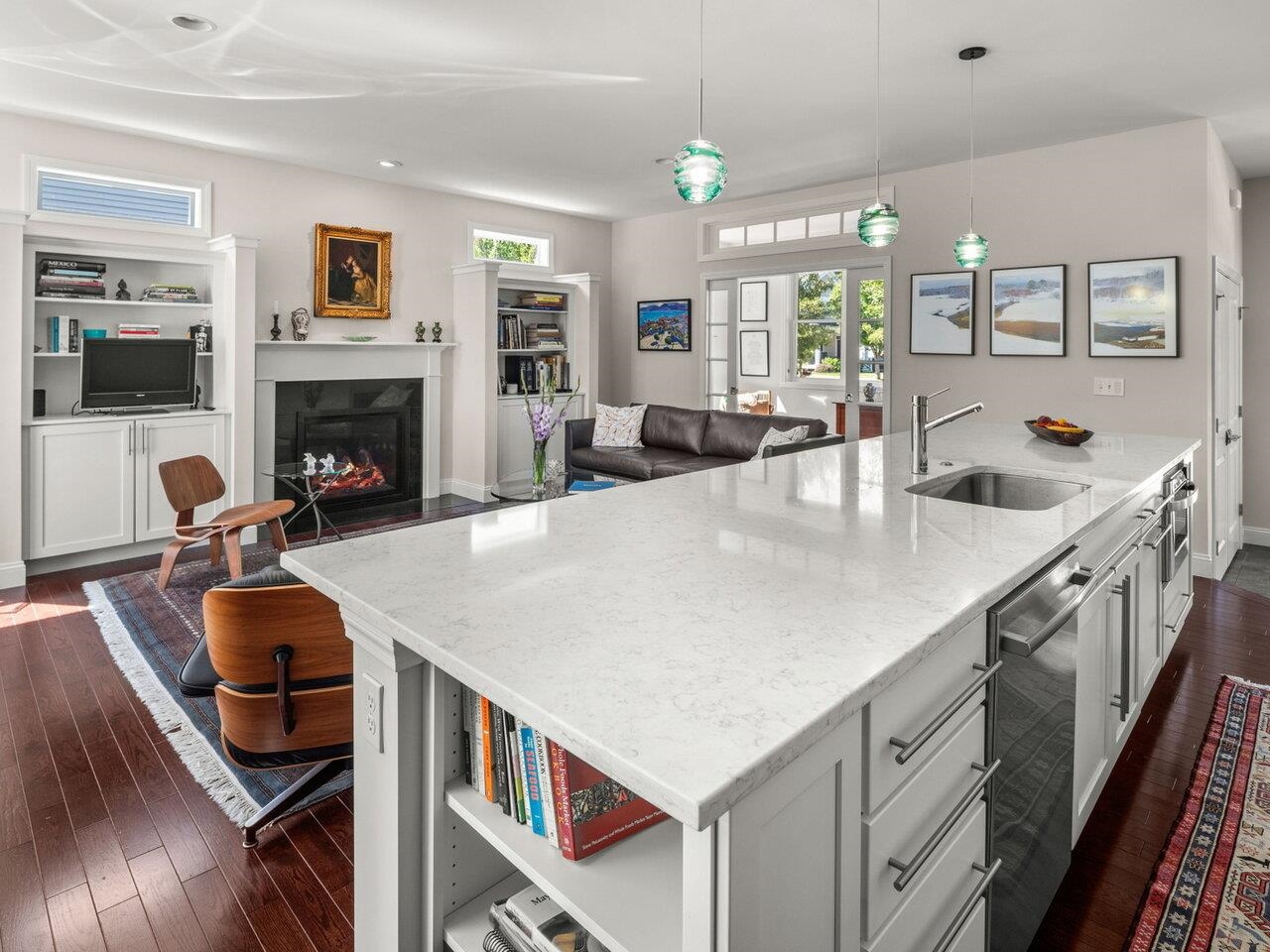 Burlington, Vermont, 05401, United States, 2 Bedrooms Bedrooms, ,2 BathroomsBathrooms,Residential,For Sale,1927206