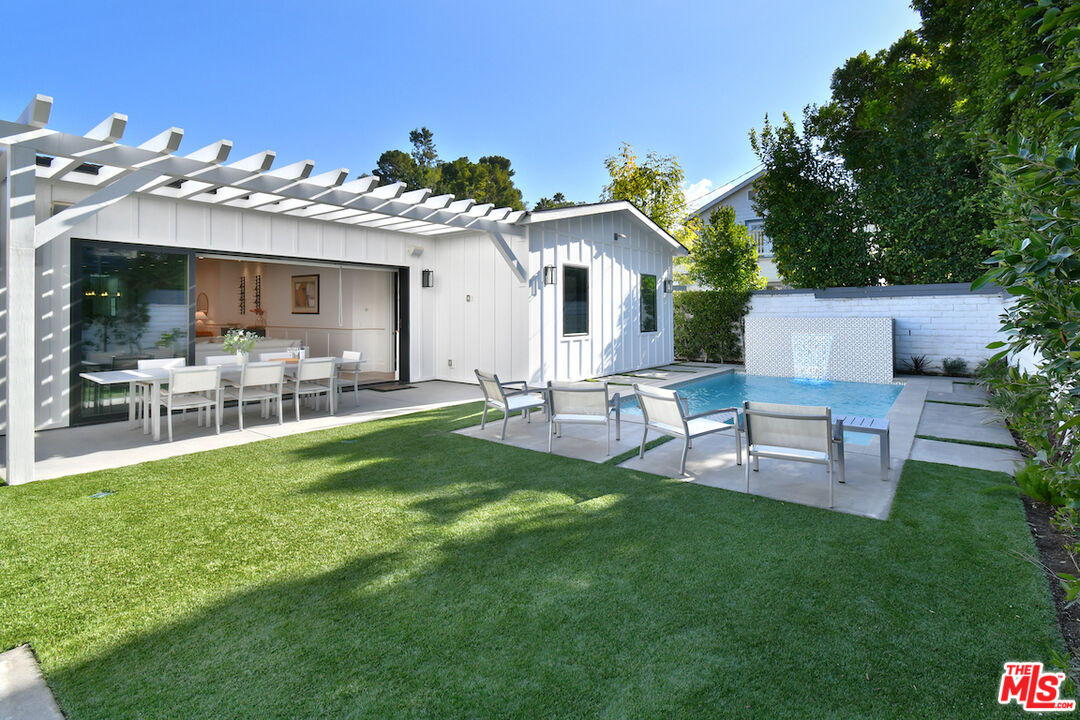 Encino, California, 91316, United States, 4 Bedrooms Bedrooms, ,5 BathroomsBathrooms,Residential,For Sale,2002982