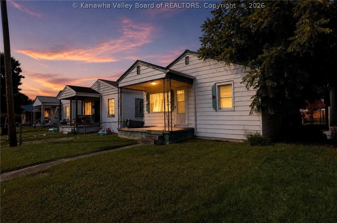 Oak St, Saint Albans, WV 25177