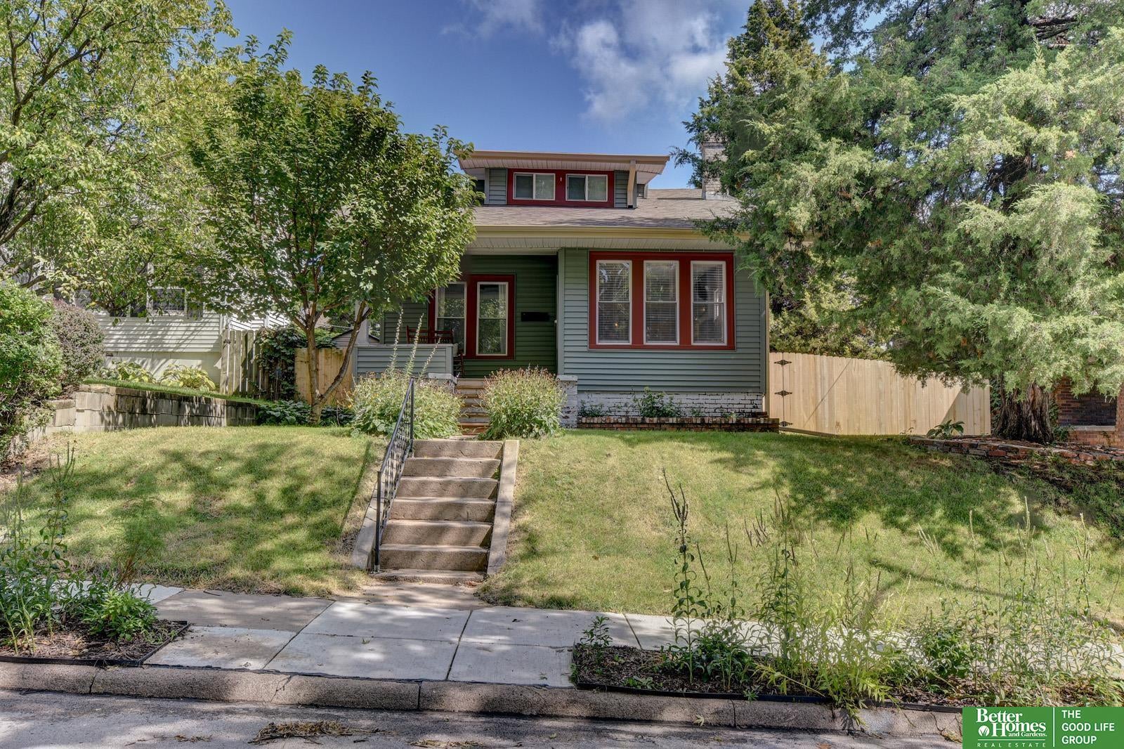 33rd St, Omaha, NE 68105