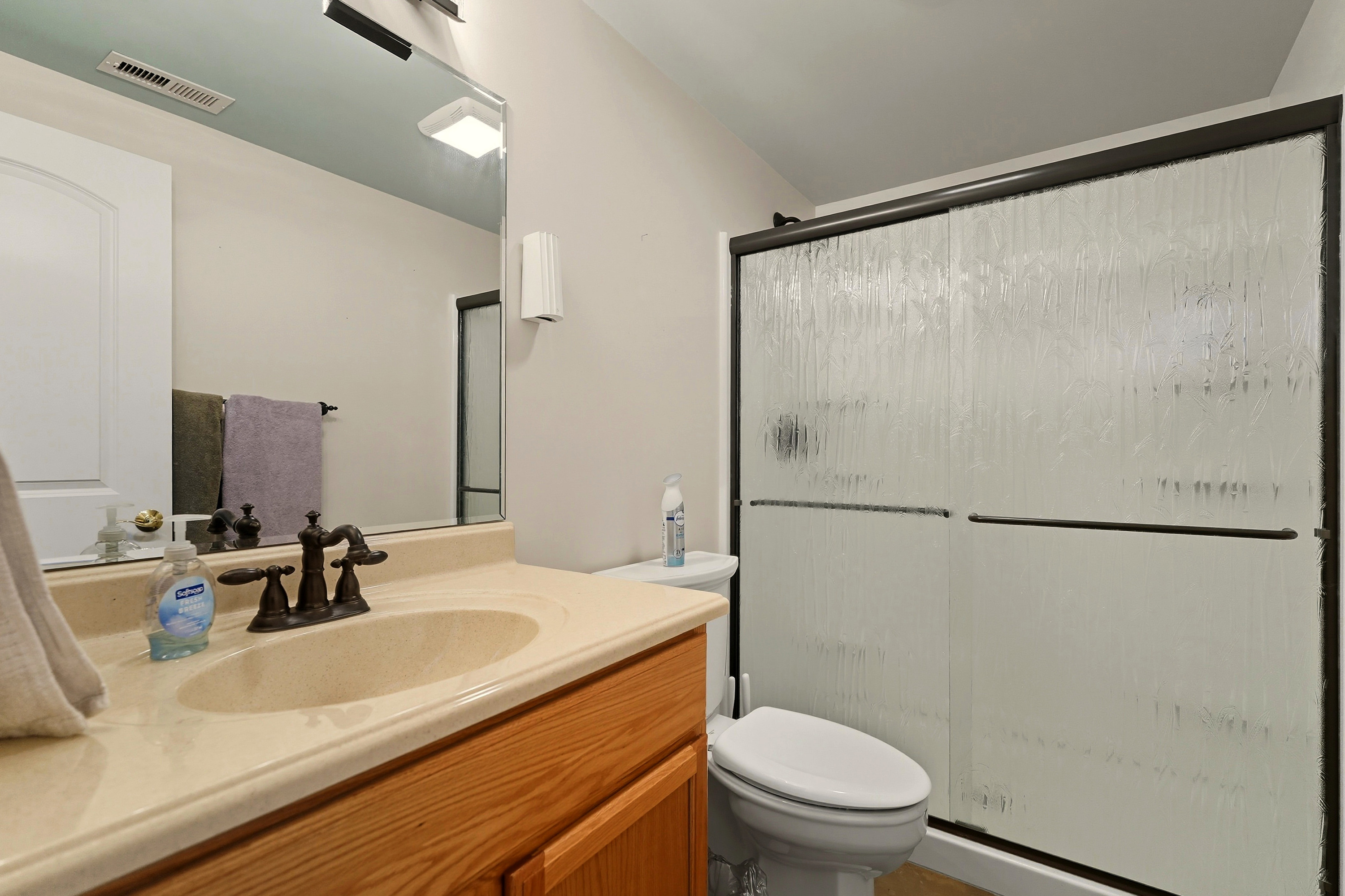 Louisville, Kentucky, 40220, United States, 3 Bedrooms Bedrooms, ,4 BathroomsBathrooms,Residential,For Sale,1979535