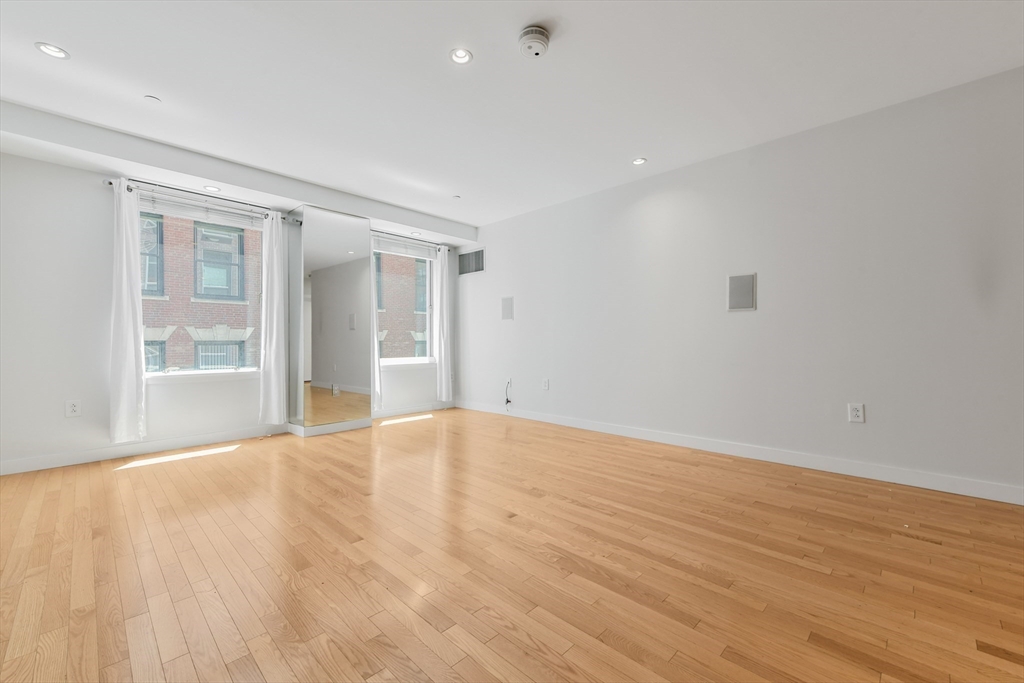 Boston, Massachusetts, 02110, United States, 1 Bedroom Bedrooms, ,1 BathroomBathrooms,Residential,For Sale,1924079