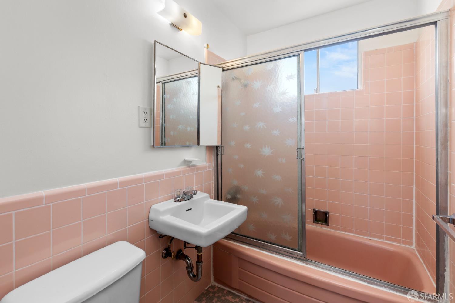 San Francisco, California, 94112, United States, 8 Bedrooms Bedrooms, ,Residential,For Sale,1999108