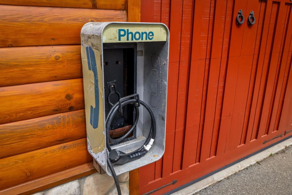 Salinas, California, 93907, United States, 3 Bedrooms Bedrooms, ,4 BathroomsBathrooms,Residential,For Sale,1974769