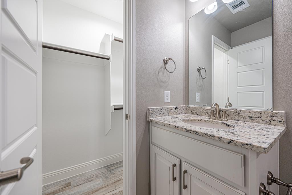 Midland, Texas, 79705, United States, 5 Bedrooms Bedrooms, ,5 BathroomsBathrooms,Residential,For Sale,1998422