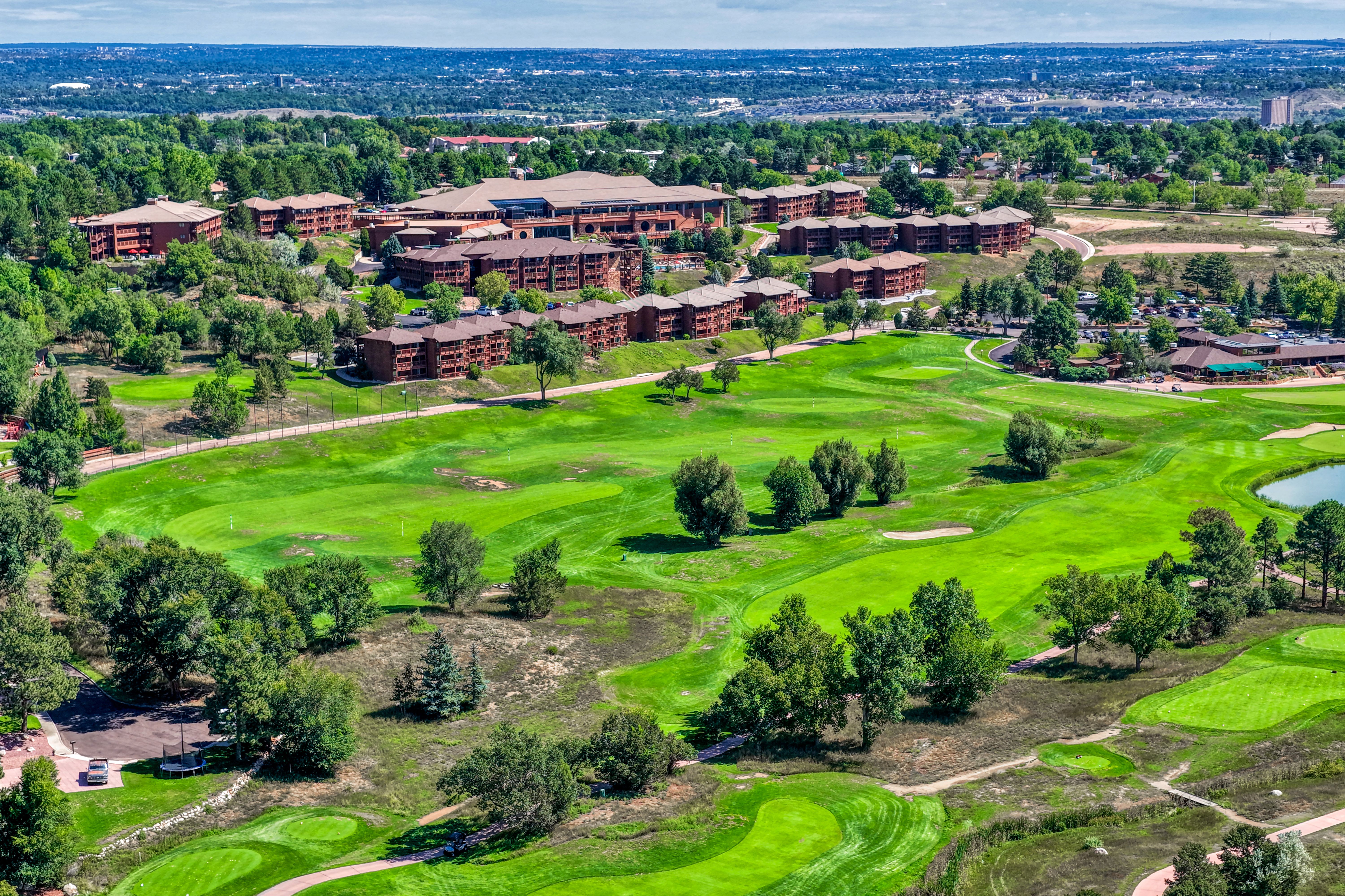  Overlooking the Golf Course with Mountain Views - 物件實景