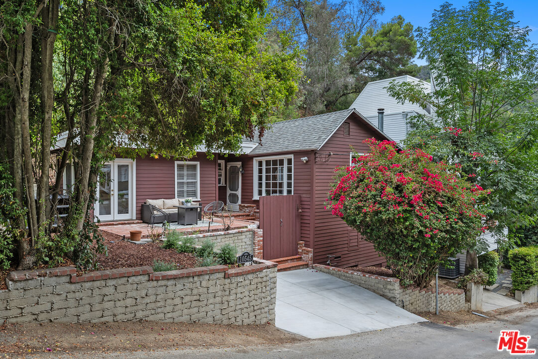 Los Angeles, California, 90077, United States, 2 Bedrooms Bedrooms, ,1 BathroomBathrooms,Residential,For Sale,1938648