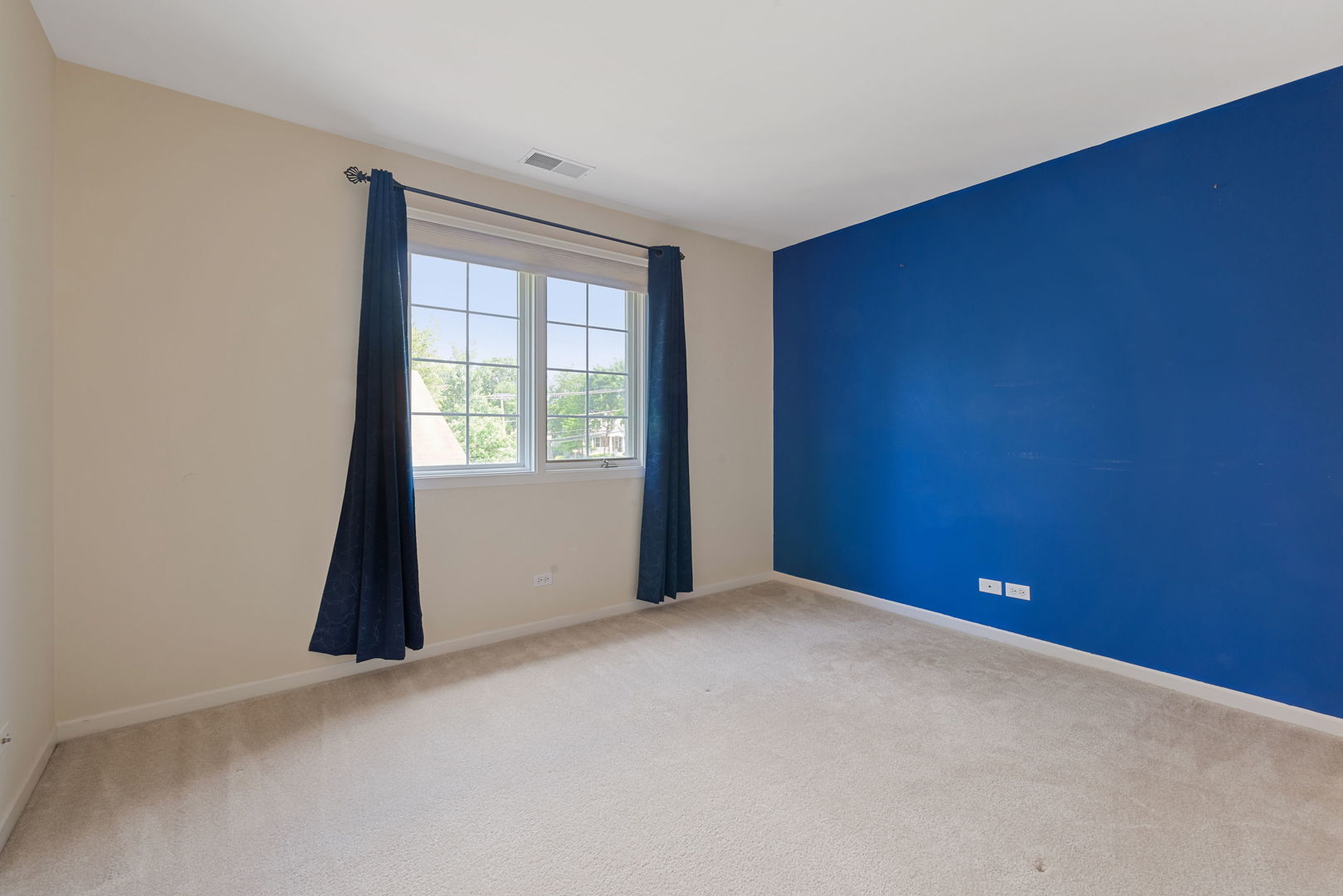 Clarendon Hills, Illinois, 60514, United States, 3 Bedrooms Bedrooms, ,4 BathroomsBathrooms,Residential,For Sale,2003389