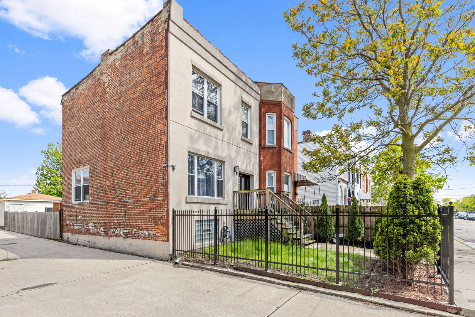 Chicago, Illinois, 60653, United States, 4 Bedrooms Bedrooms, ,4 BathroomsBathrooms,Residential,For Sale,1940969