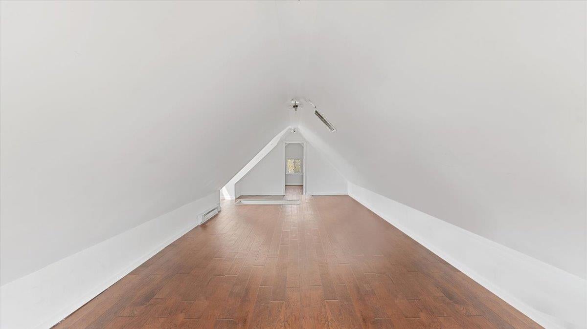 Bronx, New York, 10465, United States, 5 Bedrooms Bedrooms, ,4 BathroomsBathrooms,Residential,For Sale,1900837