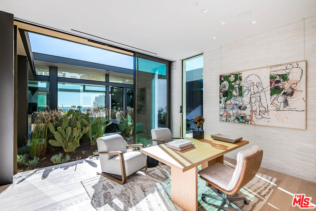Los Angeles, California, 90069, United States, 7 Bedrooms Bedrooms, ,9 BathroomsBathrooms,Residential,For Sale,1925200
