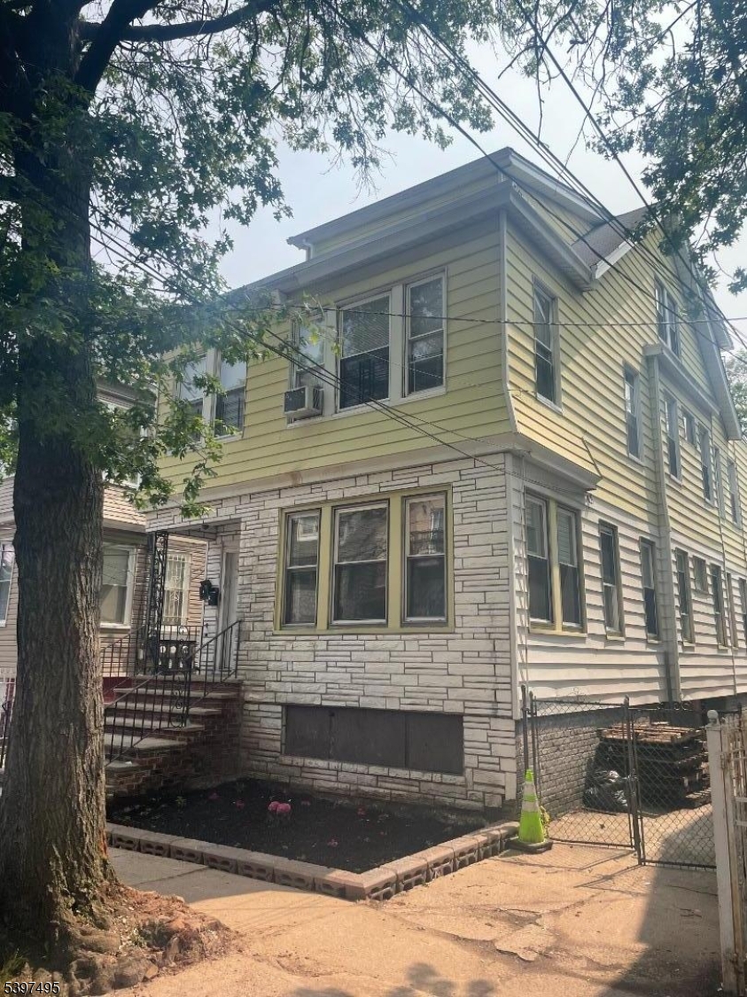 Newark City, New Jersey, 07106, United States, 9 Bedrooms Bedrooms, ,3 BathroomsBathrooms,Residential,For Sale,1992802