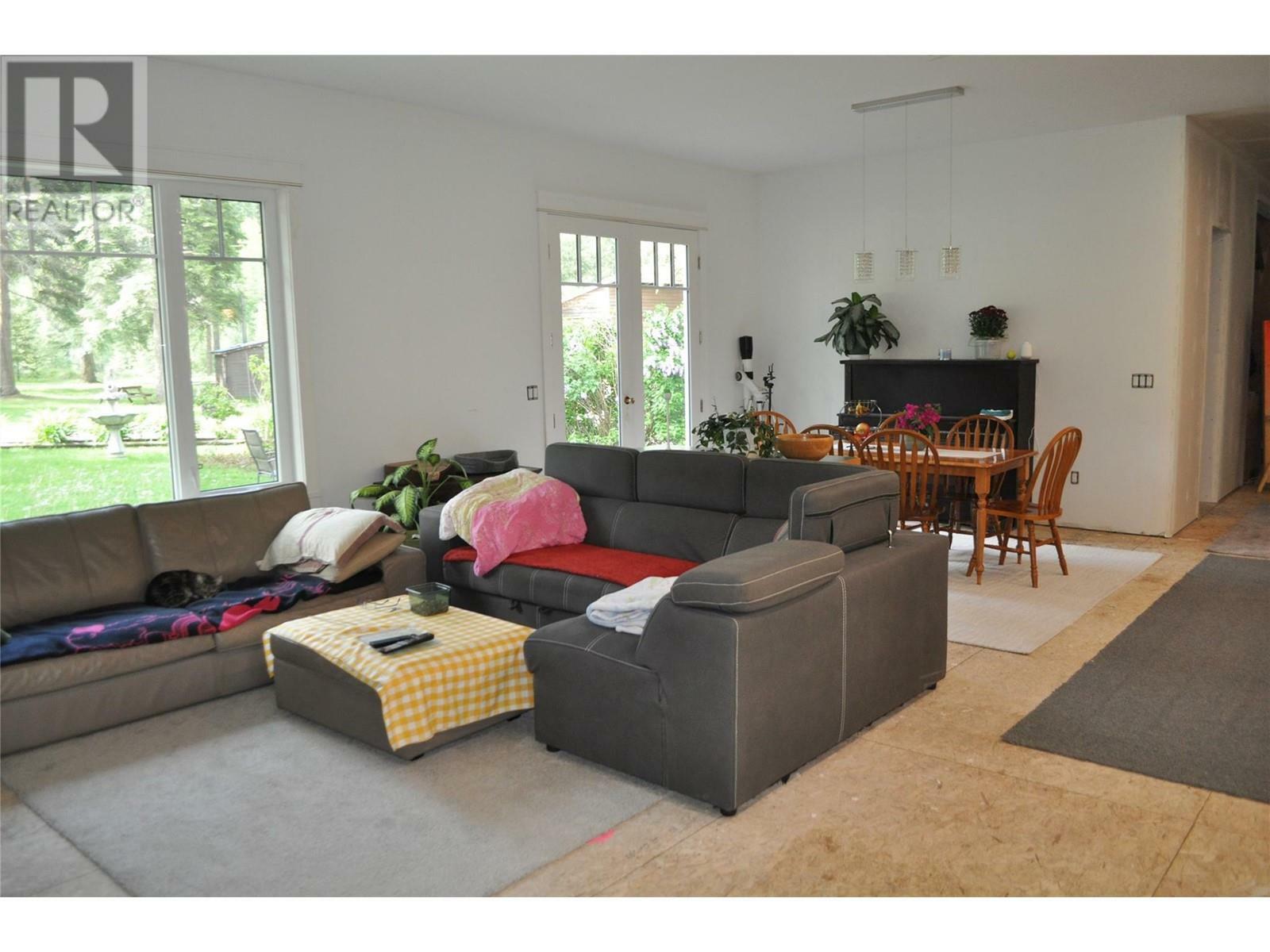 CHERRYVILLE, British Columbia, V0E 2G1, CA, 2 Bedrooms Bedrooms, ,2 BathroomsBathrooms,Residential,For Sale,1837414