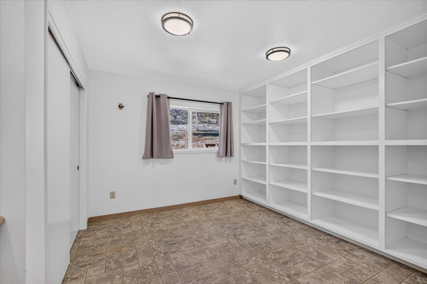  2094 Knowles Road Medford, OR 97501 - 物件實景