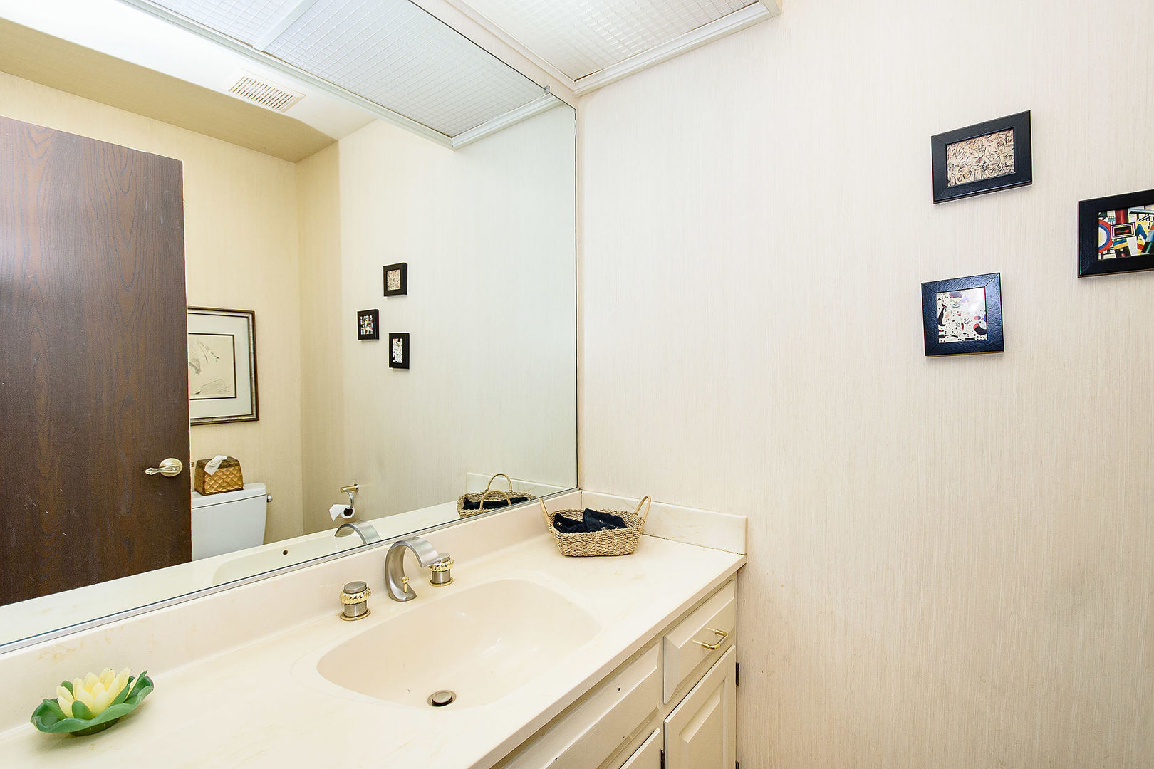 Deerfield, Illinois, 60015, United States, 4 Bedrooms Bedrooms, ,3 BathroomsBathrooms,Residential,For Sale,1866980