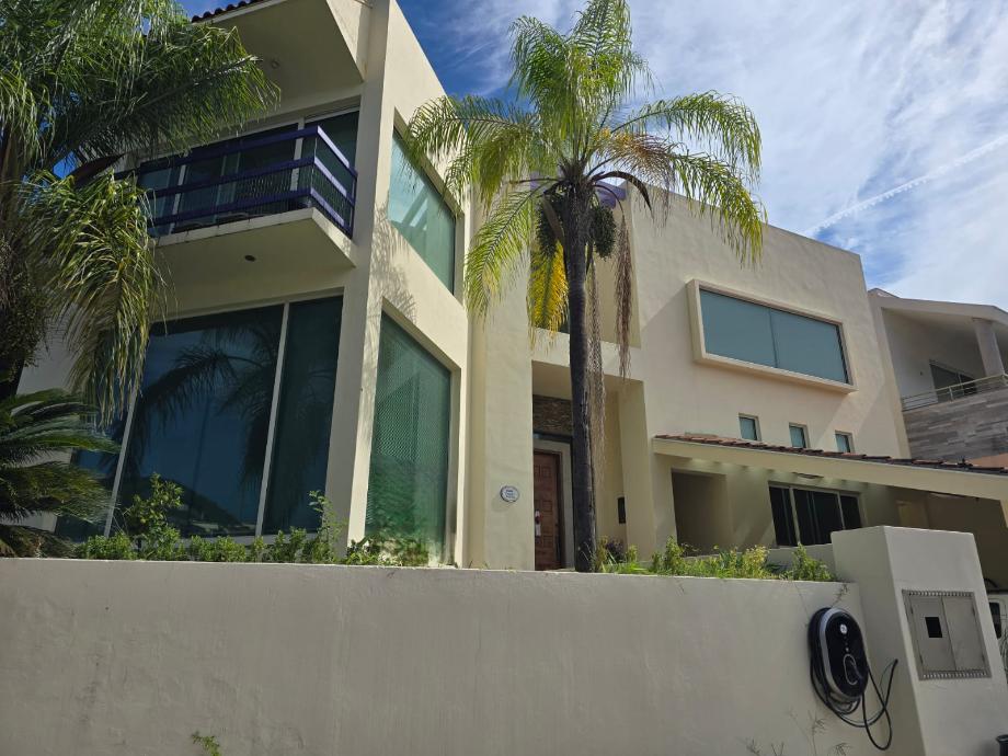 Monterrey, Nuevo León, 64989, Mexico, 3 Bedrooms Bedrooms, ,4 BathroomsBathrooms,Residential,For Sale,1918483