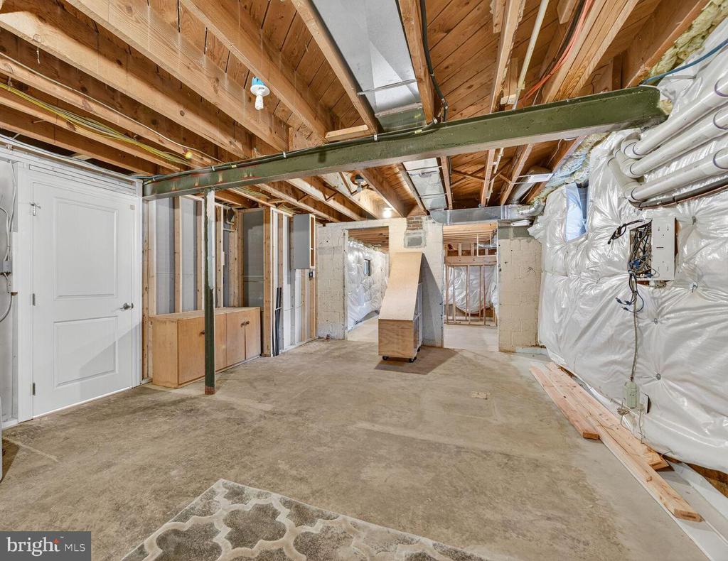 Arlington, Virginia, 22213, United States, 5 Bedrooms Bedrooms, ,5 BathroomsBathrooms,Residential,For Sale,1982488